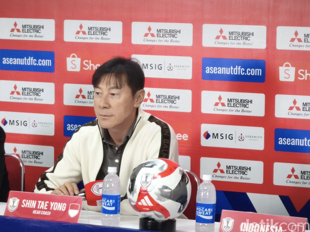 Pelatih Timnas Indonesia Shin Tae-yong, saat konferensi pers di Stadion Manahan Solo usai laga, Sabtu (21/12/2024).