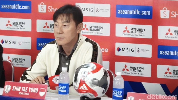Pelatih Timnas Indonesia Shin Tae-yong, saat konferensi pers di Stadion Manahan Solo usai laga, Sabtu (21/12/2024).