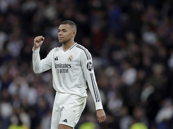 MADRID, SPAIN - DECEMBER 22: Kylian Mbappe of Real Madrid after the match  during the LaLiga EA Sports  match between Real Madrid v Sevilla at the Estadio Santiago Bernabeu on December 22, 2024 in Madrid Spain (Photo by Maria Gracia Jimenez/Soccrates/Getty Images)