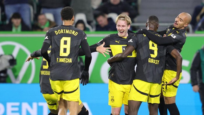 2191080611 WOLFSBURG, GERMANY - DECEMBER 22: Julian Brandt of Borussia Dortmund and Serhou Guirassy of Borussia Dortmund and Donyell Malen of Borussia Dortmund celebrate the teams third goal during the Bundesliga match between VfL Wolfsburg and Borussia Dortmund at Volkswagen Arena on December 22, 2024 in Wolfsburg, Germany. (Photo by Jürgen Fromme - firo sportphoto/Getty Images)