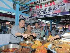 AHY Suka Kulineran di Berbagai Kota, Makan Mie Yamin hingga Nasi Kapau