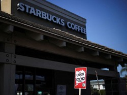 Starbucks Bakal PHK Karyawan Imbas Penjualan Lesu!