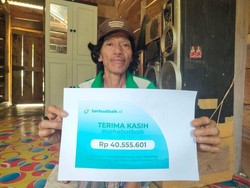 Sahabat Baik Bantu Bapak Bija Penjual Kayu Bakar Punya Rumah dan Usaha Baru