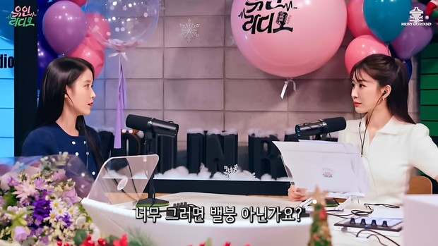 Potret IU dan Yoo In Na dalam acara 'Yoo In Radio'