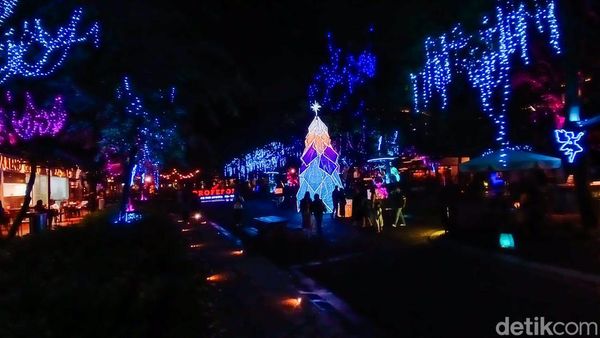 Dekat MRT Cipete, Instalasi Cahaya Ini Jadi Wisata Saat Nataru