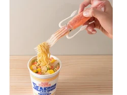 Lucu! Merek Mie Instan Ini Punya Garpu Berbentuk Cumi-cumi