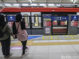 Gerbong Wanita LRT Jabodebek Mulai Beroperasi Gerbong Wanita LRT Jabodebek Mulai Beroperasi