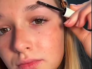 Harper Beckham Ungkap Tutorial Makeup, Pakai Produk-produk Mahal di Usia 13 Harper Beckham Ungkap Tutorial Makeup, Pakai Produk-produk Mahal di Usia 13