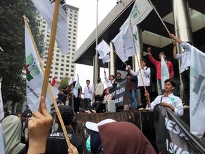 Gelar Aksi, KAMMI Dukung Pimpinan Baru KPK Segera Tangkap Harun Masiku Gelar Aksi, KAMMI Dukung Pimpinan Baru KPK Segera Tangkap Harun Masiku