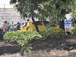 Polisi Buru Pengemudi Mercy yang Picu Kecelakaan Beruntun di Kenjeran