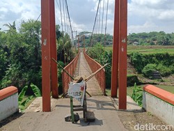 Bantaran Pondasi Longsor, Jembatan Gantung Sidabowa Banyumas Ditutup