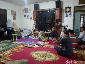 Dosen UIN yang Tewas di Tol Cipularang Dimakamkan di Cikancung Bandung Dosen UIN yang Tewas di Tol Cipularang Dimakamkan di Cikancung Bandung