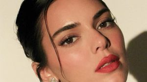 Foto: Inspirasi Makeup Natal 2024, Makeup Bernuansa Pink Hingga Silver
