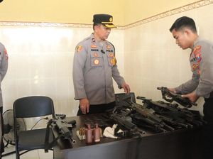 Senpi Anggota Blitar Kota Diperiksa, Pastikan Sesuai Prosedur Senpi Anggota Blitar Kota Diperiksa, Pastikan Sesuai Prosedur