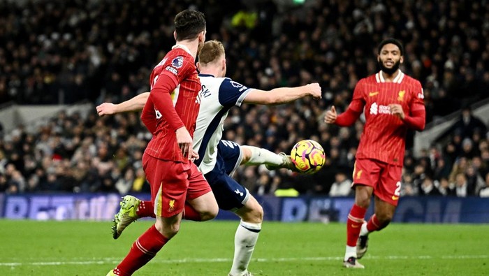 Drama sembilan gol tersaji saat Liverpool menggasak Tottenham Hotspur. Merseyside Merah menang 6-3 dan memasuki Natal sebagai pemuncak klasemen Liga Inggris. Tottenham vs Liverpool berlangsung di Tottenham Hotspur Stadium, Minggu (22/12/2024) malam WIB.