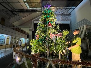 Kapan Pohon Natal Buatan Pertama Kali Diciptakan? Kapan Pohon Natal Buatan Pertama Kali Diciptakan?