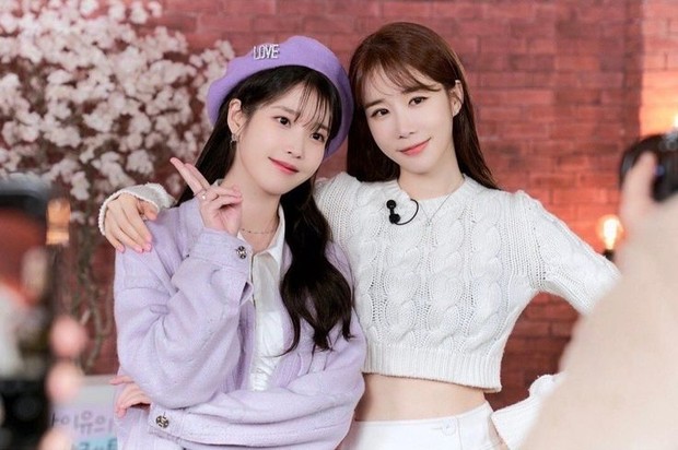 Potret IU dan Yoo In Na