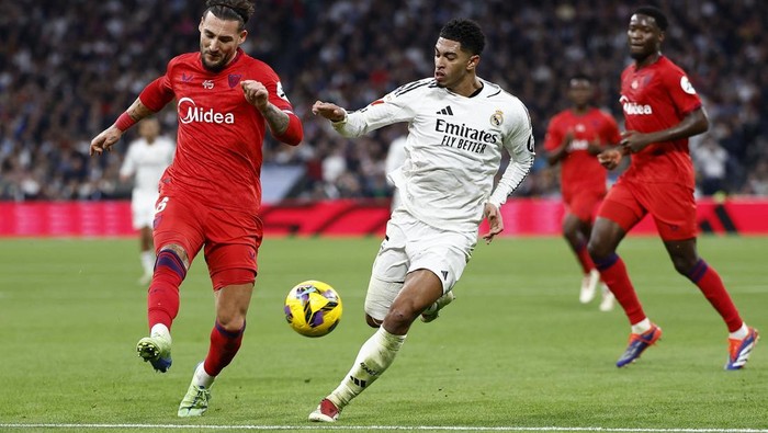 Potret Real Madrid Bungkam Sevilla, Salip Barcelona Real Madrid berhadapan dengan Sevilla dalam lanjutan LaLiga Spanyol. Los Blancos menang 4-1. Real Madrid vs Sevilla berlangsung di Santiago Bernabeu, Minggu (11/12/2024) malam WIB.