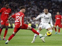 Real Madrid Bungkam Sevilla, Salip Barcelona