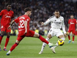 Real Madrid Bungkam Sevilla, Salip Barcelona Real Madrid Bungkam Sevilla, Salip Barcelona