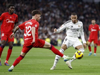 Real Madrid Bungkam Sevilla, Salip Barcelona