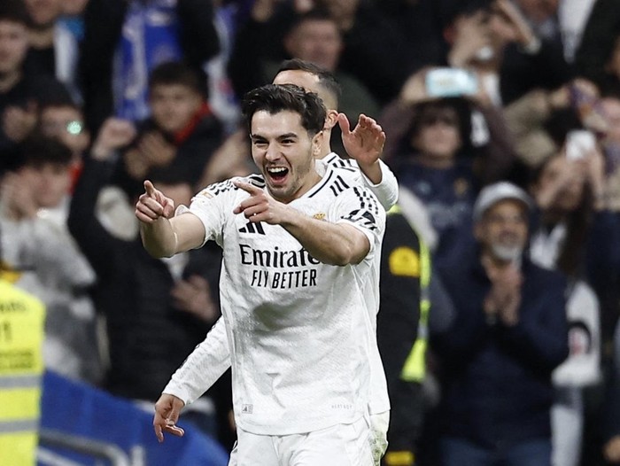 Real Madrid berhadapan dengan Sevilla dalam lanjutan LaLiga Spanyol. Los Blancos menang 4-1. Real Madrid vs Sevilla berlangsung di Santiago Bernabeu, Minggu (11/12/2024) malam WIB.
