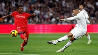 Tuan rumah memimpin 3-1 di babak pertama. Gol-gol Madrid dicetak oleh Kylian Mbappe, Federico Valverde, dan Rodrygo. Sevilla sekali membalas melalui Isaac Romero.  
