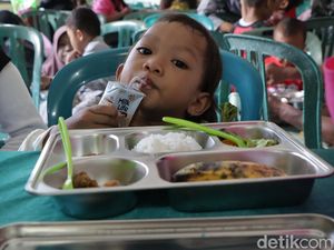 Makan Bergizi Gratis Dimulai Serentak Hari Ini, Sejumlah Menteri Tinjau ke Sekolah