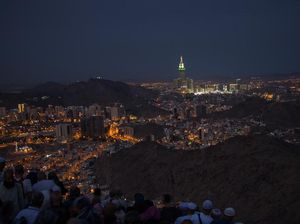 Memandang Indahnya Kota Makkah dari Puncak Jabal Nur Memandang Indahnya Kota Makkah dari Puncak Jabal Nur