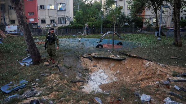 Rudal dari Yaman Tembus Israel, Sisakan Lubang Besar