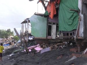 Banjir Rob Hancurkan Empat Rumah Warga di Bintaro Mataram Banjir Rob Hancurkan Empat Rumah Warga di Bintaro Mataram