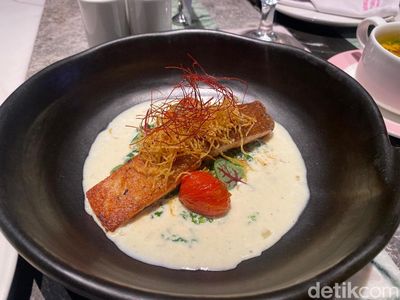 Rayakan Natal dengan Confit Salmon dan Beef Bourguignone di Kafe Ini