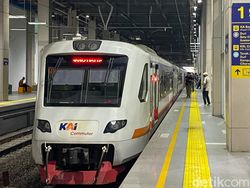 Kereta Tertemper Mobil di Stasiun Poris-Kalideres Dievakuasi