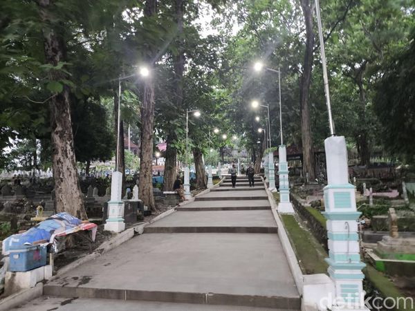 Potret Situs Makam Syekh Dzatul Kahfi Cirebon