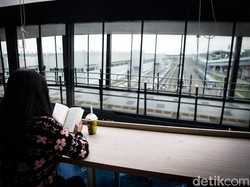 Ngopi dengan View Depo Kereta MRT Lebak Bulus