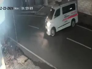 Kebangetan! Ambulans Klinik di Bangil Pasuruan Dicuri Kebangetan! Ambulans Klinik di Bangil Pasuruan Dicuri