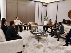Tiba di Jakarta, Prabowo Langsung Gelar Rapat Terbatas