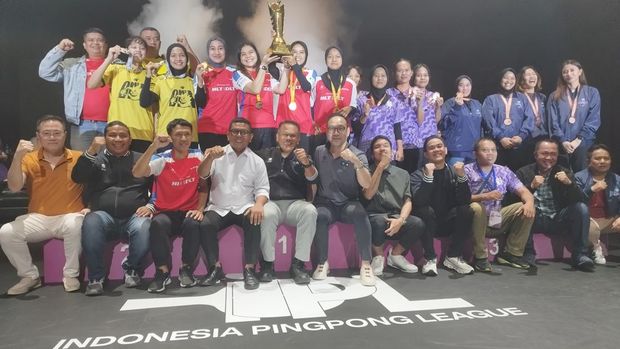 Tim putri Arwana Jaya menjadi juara Indonesia Pingpong League yang berlangsung di GBK Arena, Minggu (22/12).