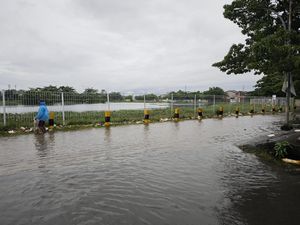 Waduk Tunggu Pampang Makassar Meluap ke Jalan Usai Hujan Semalaman Waduk Tunggu Pampang Makassar Meluap ke Jalan Usai Hujan Semalaman