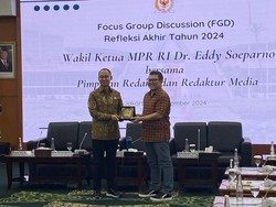 Waka MPR Eddy Soeparno Diskusi Akhir Tahun dengan Pemred Media