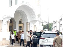 Kunker ke Medan, Gibran Cek Gedung Warenhuis dan Hadiri Perayaan Natal