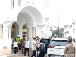 Kunker ke Medan, Gibran Cek Gedung Warenhuis dan Hadiri Perayaan Natal