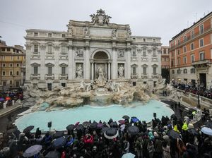 Air Mancur Ikonik Trevi di Roma Buka Lagi Jelang Tahun Suci Yubileum Air Mancur Ikonik Trevi di Roma Buka Lagi Jelang Tahun Suci Yubileum
