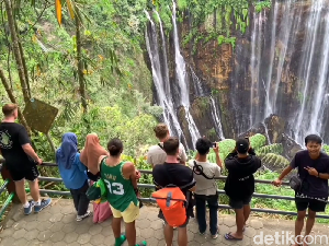 Air Terjun Tumpak Sewu Terapkan One Gate Entrance Usai Viral Pungli Air Terjun Tumpak Sewu Terapkan One Gate Entrance Usai Viral Pungli