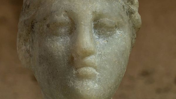Potret Artefak Kepala Marmer Diduga Kuat Wajah Asli Cleopatra