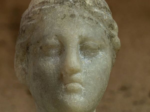 Potret Artefak Kepala Marmer Diduga Kuat Wajah Asli Cleopatra