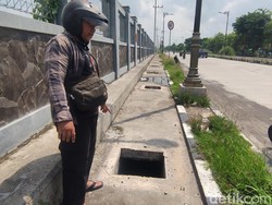 Besi Penutup Saluran Air di Frontage Aloha Sidoarjo Hilang Misterius