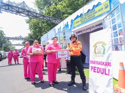 Bhayangkari Bojonegoro Kunjungi Pos Nataru 2024, Beri Semangat-Bagi Bingkisan
