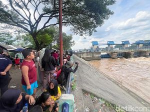 Pertemuan Terakhir Mantan Sebelum Pemuda Mojokerto Terjun ke Sungai Brantas Pertemuan Terakhir Mantan Sebelum Pemuda Mojokerto Terjun ke Sungai Brantas