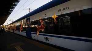 Dekorasi Lampu Natal Hiasi Kereta Api di Chile